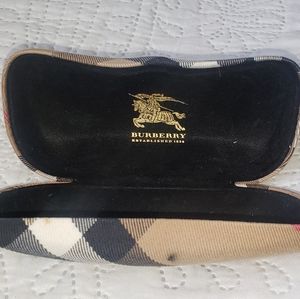 Burberry  Lens/ Glasses Case